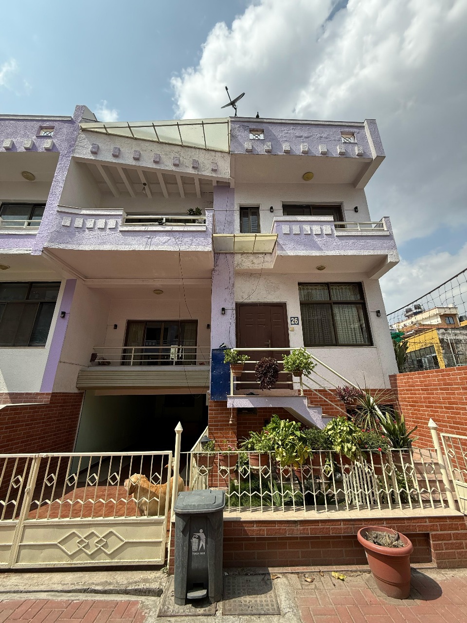 Bungalow inside Nayabazar Colony For Sale