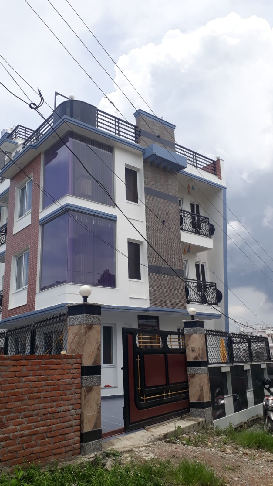 House for sale in Dholahiti.