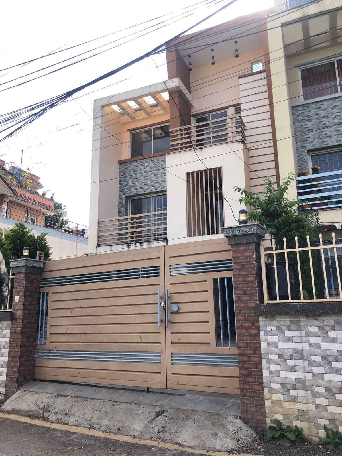 Elegant Semi-Bungalow for Sale in Shantinagar