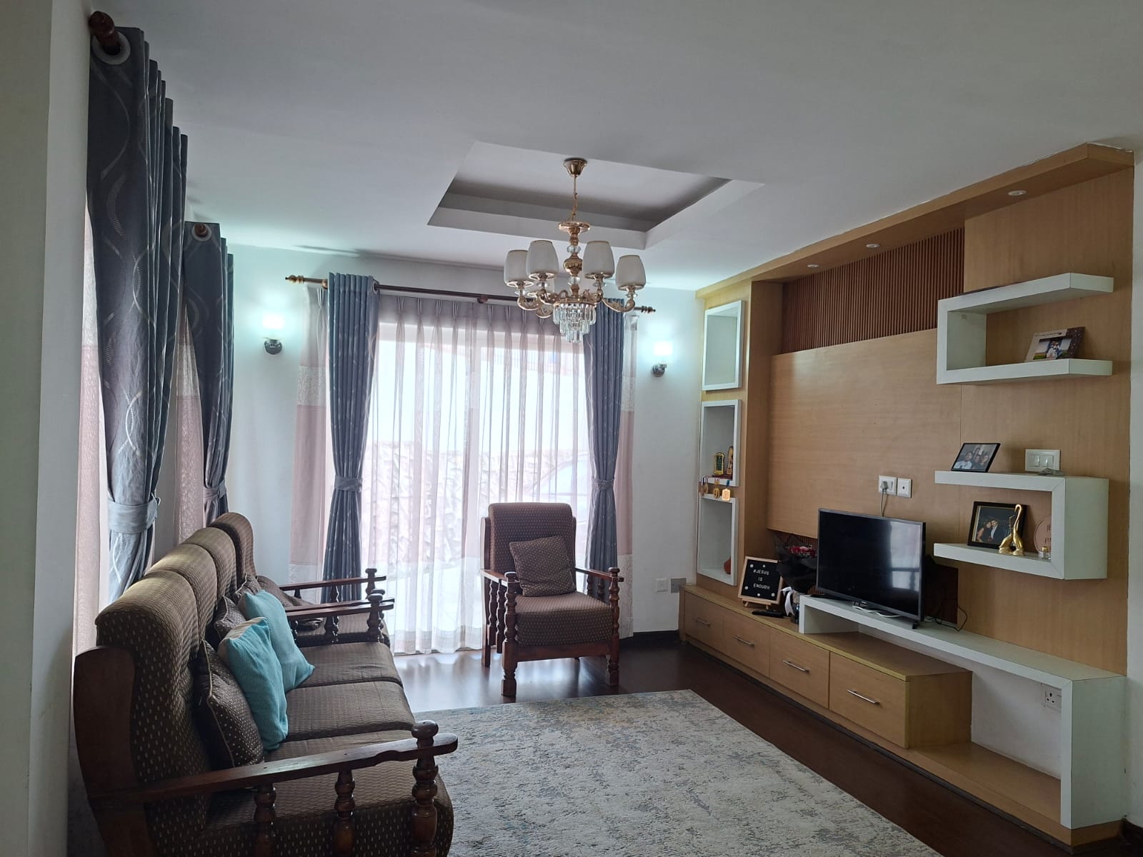 Beautiful 4bedroom villa with 3 car parks For Rent in Sunakothi.