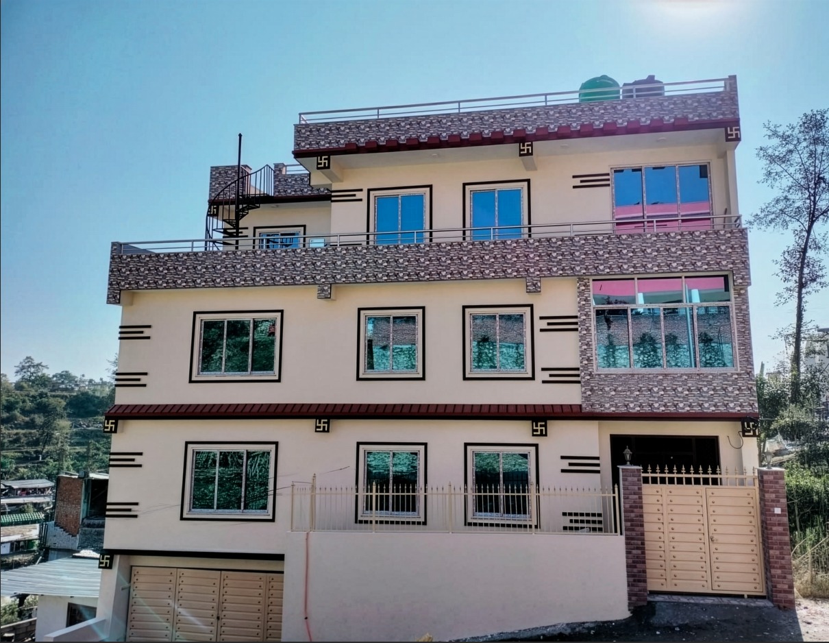 2.5 Storey House on Sale - Kapan,Paiyutar